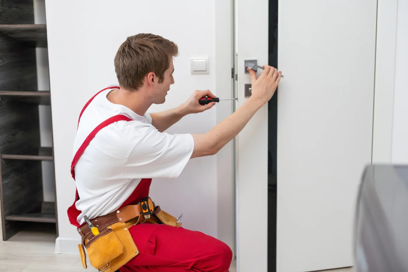 Pose d'une serrure de sûreté sur une porte d'appartement à Châtenay-Malabry